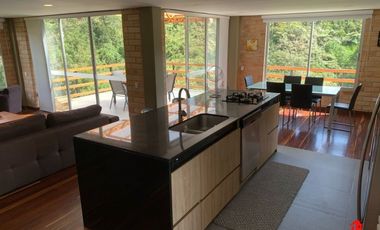 casa en arriendo en loma del escobero. Cod A6000