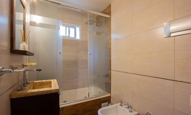 PERON AL 1800, CONGRESO Alquiler Temporario de hermoso 2 ambientes con Patio a metros de subtes A y B en innmejorable ubicacion