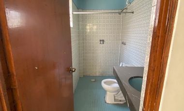 Casa en Ladron de Guevara súper ubicada! Ideal oficinas o negocio