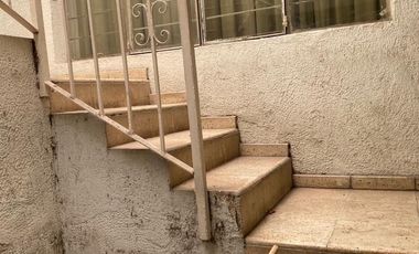 Casa en Ladron de Guevara súper ubicada! Ideal oficinas o negocio