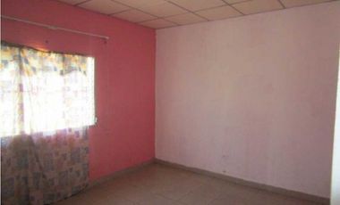 VENDO CASA EN LA CHORRERA BARRIO BALBOA 2R
