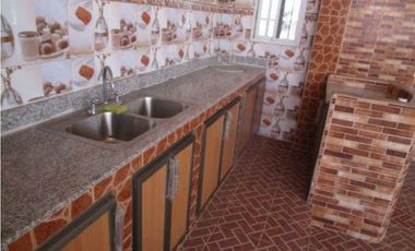 VENDO CASA EN LA CHORRERA BARRIO BALBOA 2R