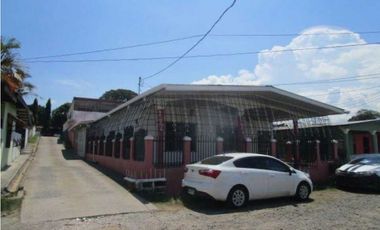 VENDO CASA EN LA CHORRERA BARRIO BALBOA 2R