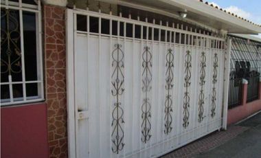 VENDO CASA EN LA CHORRERA BARRIO BALBOA 2R