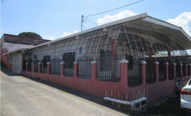 VENDO CASA EN LA CHORRERA BARRIO BALBOA 2R