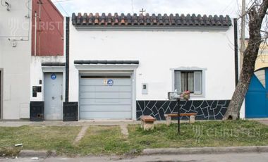 Casa en venta en Barrio Villa María Selva. 1 Dormitorio con departamento interno