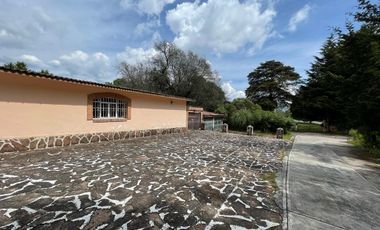 Casa en Venta en Donato Guerra a pie de carretera con Terreno de 11,700 m2 de te