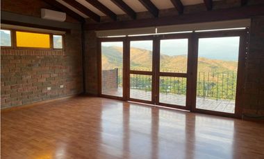 Venta de Casa Campestre Condominio Arroyohondo Norte de Cali.