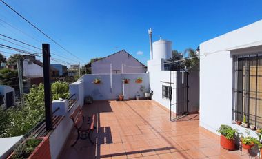 VENTA DE PH AL FRENTE 4 AMBIENTES CON AMPLIA TERRAZA EXCELENTE UBICACION