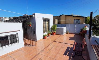 VENTA DE PH AL FRENTE 4 AMBIENTES CON AMPLIA TERRAZA EXCELENTE UBICACION