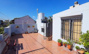 VENTA DE PH AL FRENTE 4 AMBIENTES CON AMPLIA TERRAZA EXCELENTE UBICACION