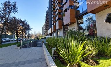 Local Comercial en arriendo en Vitacura 165 M2