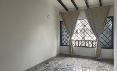 casa en arriendo en urbanización la flora. Cod A108302