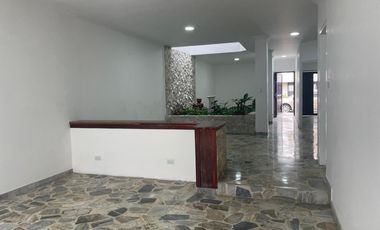 casa en arriendo en urbanización la flora. Cod A108302