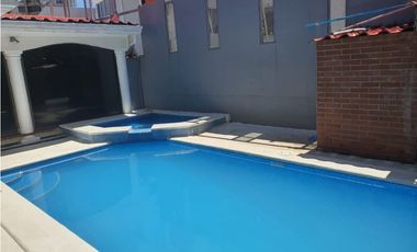 Alquilo Extraordinaria casa Amoblada con Piscina en la Alameda 535m2