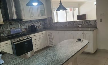 Alquilo Extraordinaria casa Amoblada con Piscina en la Alameda 535m2