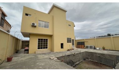 CASA DE 3 PISOS EN VENTA O ALQUILER CERCA AL ESTADIO JOCAY EN MANTA