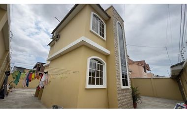 CASA DE 3 PISOS EN VENTA O ALQUILER CERCA AL ESTADIO JOCAY EN MANTA