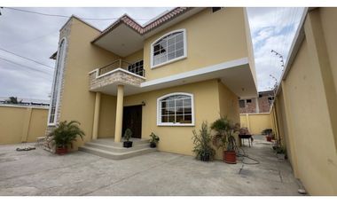 CASA DE 3 PISOS EN VENTA O ALQUILER CERCA AL ESTADIO JOCAY EN MANTA