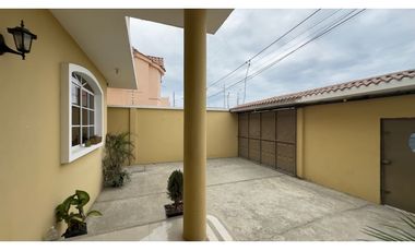 CASA DE 3 PISOS EN VENTA O ALQUILER CERCA AL ESTADIO JOCAY EN MANTA