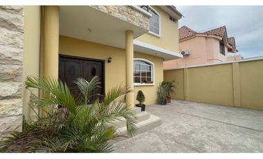 CASA DE 3 PISOS EN VENTA O ALQUILER CERCA AL ESTADIO JOCAY EN MANTA