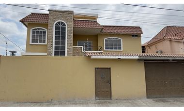 CASA DE 3 PISOS EN VENTA O ALQUILER CERCA AL ESTADIO JOCAY EN MANTA