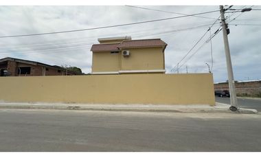 CASA DE 3 PISOS EN VENTA O ALQUILER CERCA AL ESTADIO JOCAY EN MANTA