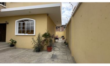 CASA DE 3 PISOS EN VENTA O ALQUILER CERCA AL ESTADIO JOCAY EN MANTA