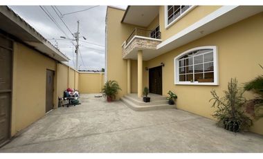 CASA DE 3 PISOS EN VENTA O ALQUILER CERCA AL ESTADIO JOCAY EN MANTA