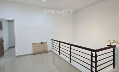 Rumah Semi Furnished 2 Lantai Di Setra Duta Bandung