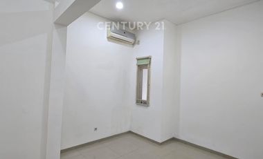 Rumah Semi Furnished 2 Lantai Di Setra Duta Bandung