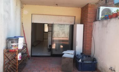 DEPTO 2 AMB. EN PLANTA BAJA CON PATIO 20 MTS CENTRO DE SAN FERNANDO. PTE. PERON