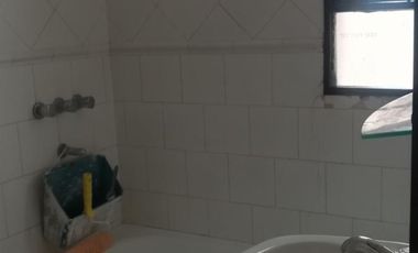 DEPTO 2 AMB. EN PLANTA BAJA CON PATIO 20 MTS CENTRO DE SAN FERNANDO. PTE. PERON