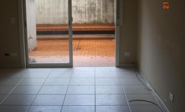 DEPTO 2 AMB. EN PLANTA BAJA CON PATIO 20 MTS CENTRO DE SAN FERNANDO. PTE. PERON