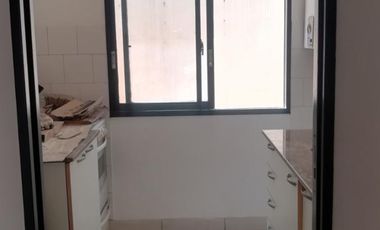DEPTO 2 AMB. EN PLANTA BAJA CON PATIO 20 MTS CENTRO DE SAN FERNANDO. PTE. PERON
