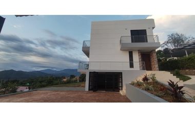 Casa campestre de 850 M2 en 750 mill en La Mesa Cund