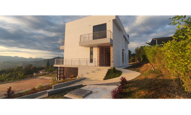 Casa campestre de 850 M2 en 750 mill en La Mesa Cund