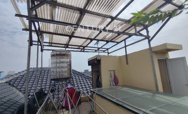 Rumah Luas Nyaman 2.5 Lantai Di Semper, Jakarta Utara