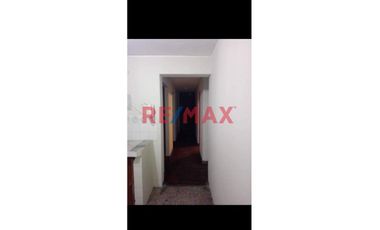 PRIMER PISO 
PATIO DE INGRESO 
CAR PORT
SALA COMEDOR 
COCINA 
1 DORMITORIO CON CLOSET 
JARDIN INTERIOR 
ESCALERA QUE UNE CON EL SEGUNDO PISO
S