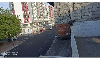 casa rentera con locales comercial de Manta.