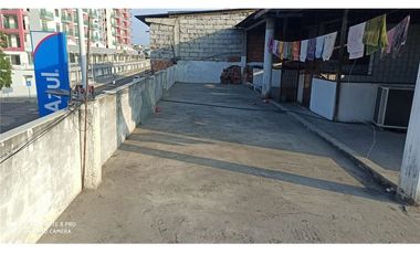 casa rentera con locales comercial de Manta.