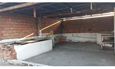 casa rentera con locales comercial de Manta.