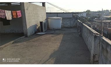 casa rentera con locales comercial de Manta.