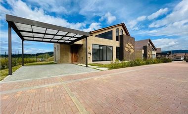 VENDO CASA EN CAJICA