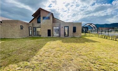 VENDO CASA EN CAJICA