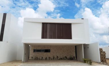 Casa en venta en Merida,Yucatan CON 4 RECAMARAS EN PRIVADA CON AMENIDADES