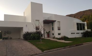 VENTA Casa 5 dormitorios. Los Quebrachos II