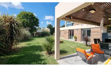 Casa de 5 ambientes con jacuzzi. Los lamos. Rumenco.