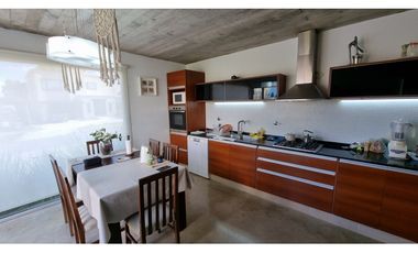 Casa de 5 ambientes con jacuzzi. Los lamos. Rumenco.