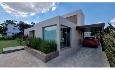 Casa de 5 ambientes con jacuzzi. Los lamos. Rumenco.